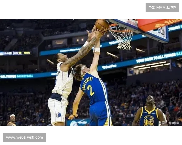 勇士主场逆转独行侠，库里28分打破圣诞魔咒